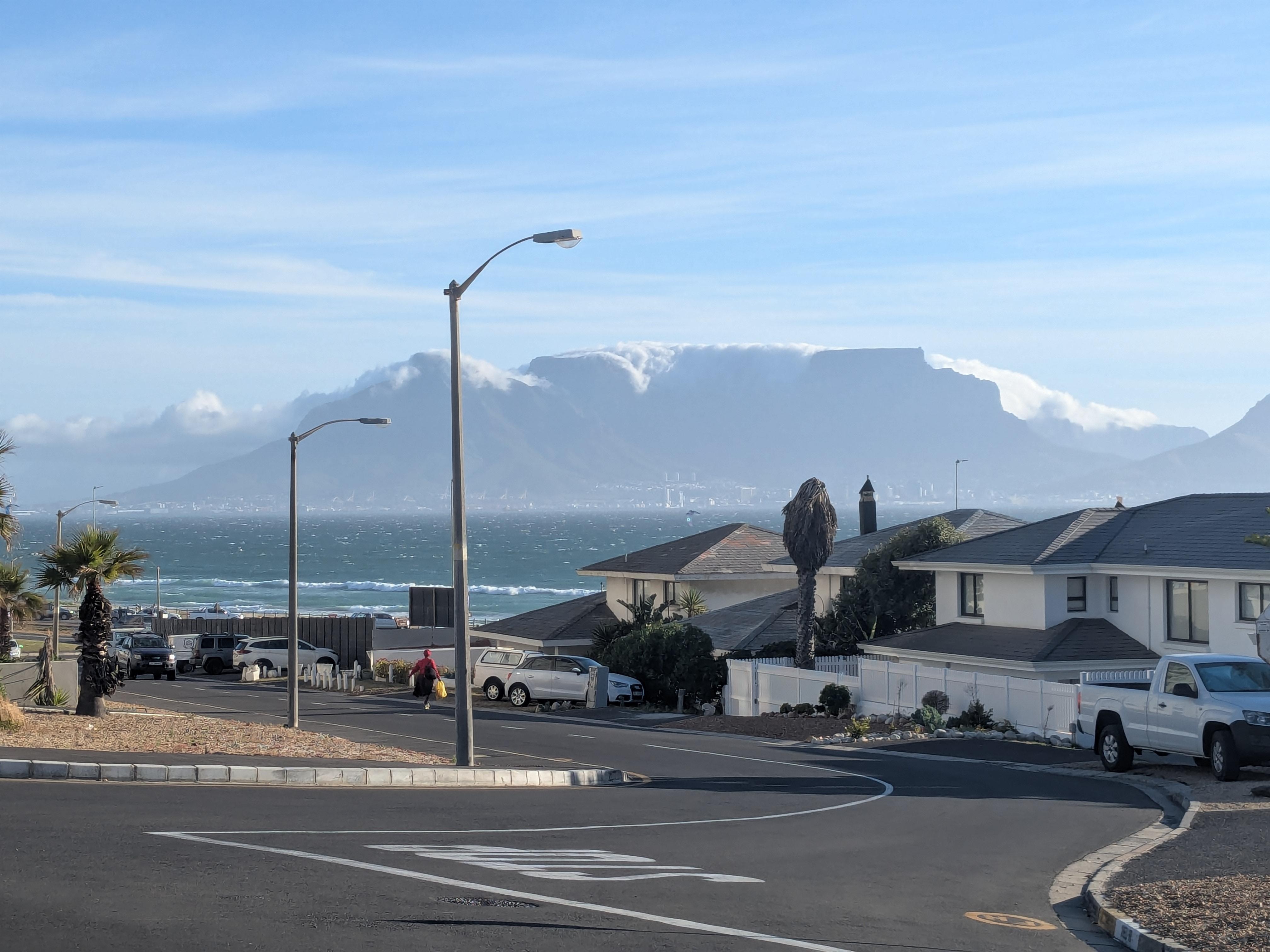 Neighborhood and view of Table Mountain.