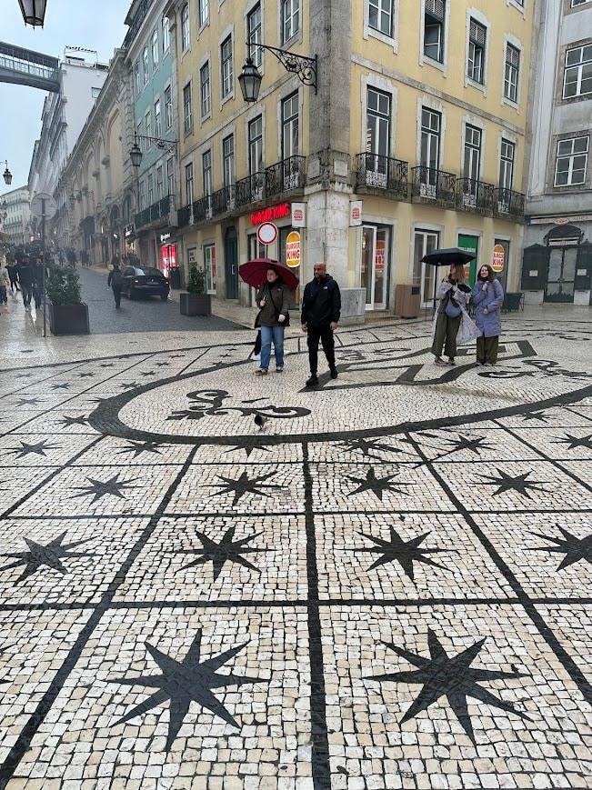 Nearby Baixa intersection