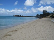Runaway Beach 10 min walk to the left