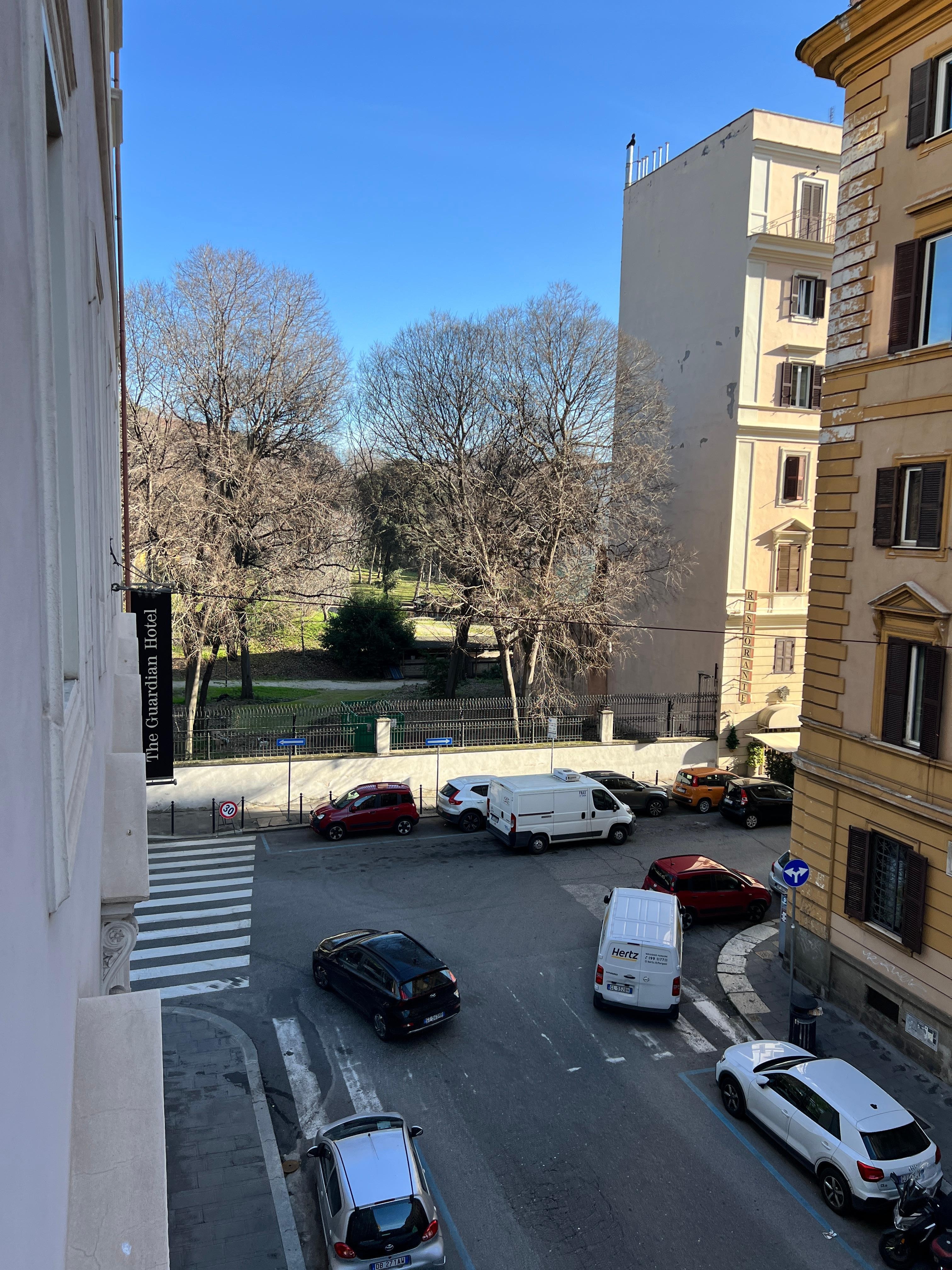 vista a la esquina desde la habitación