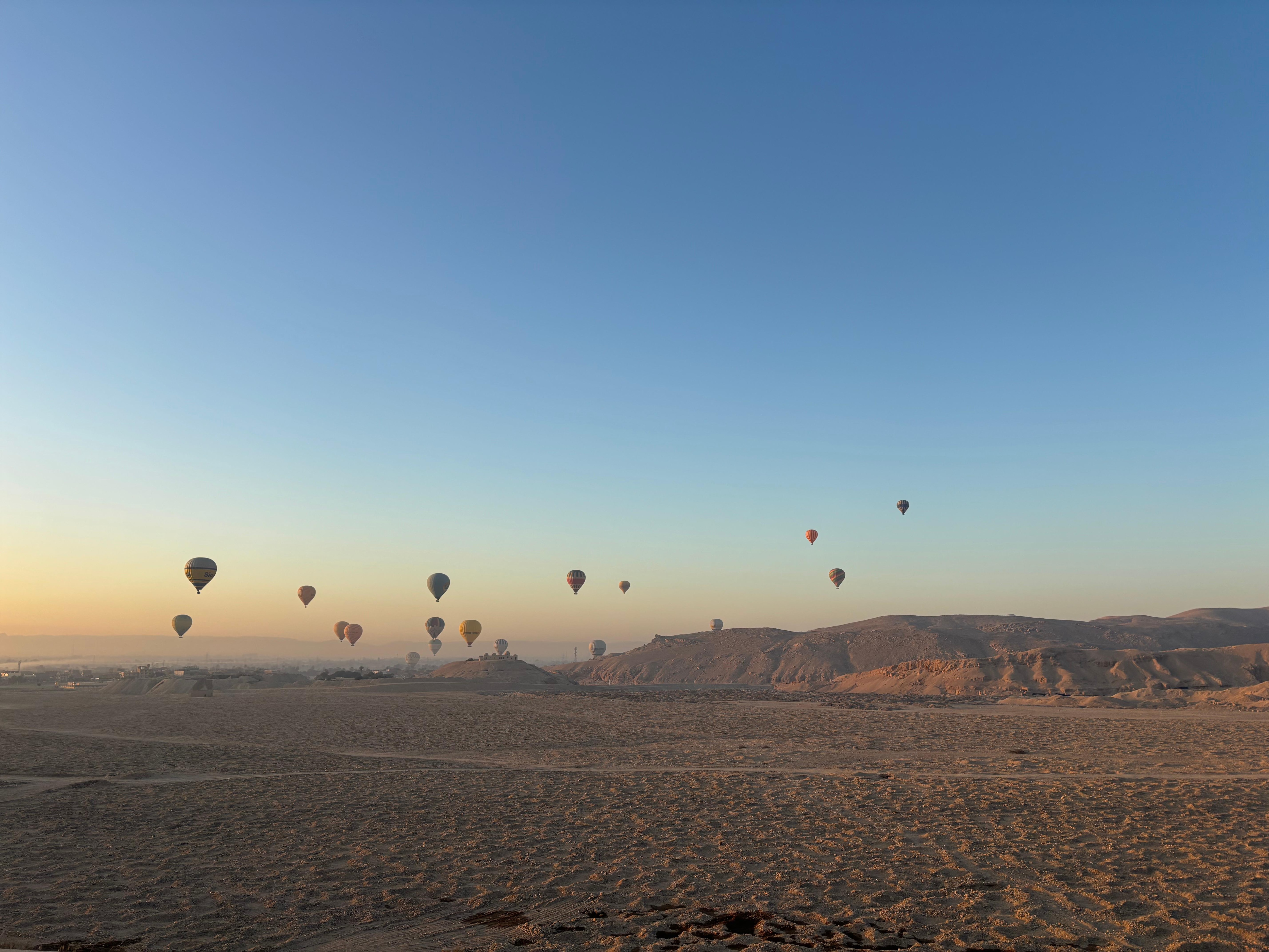 Sonnenaufgang mit Blick auf die Berge
