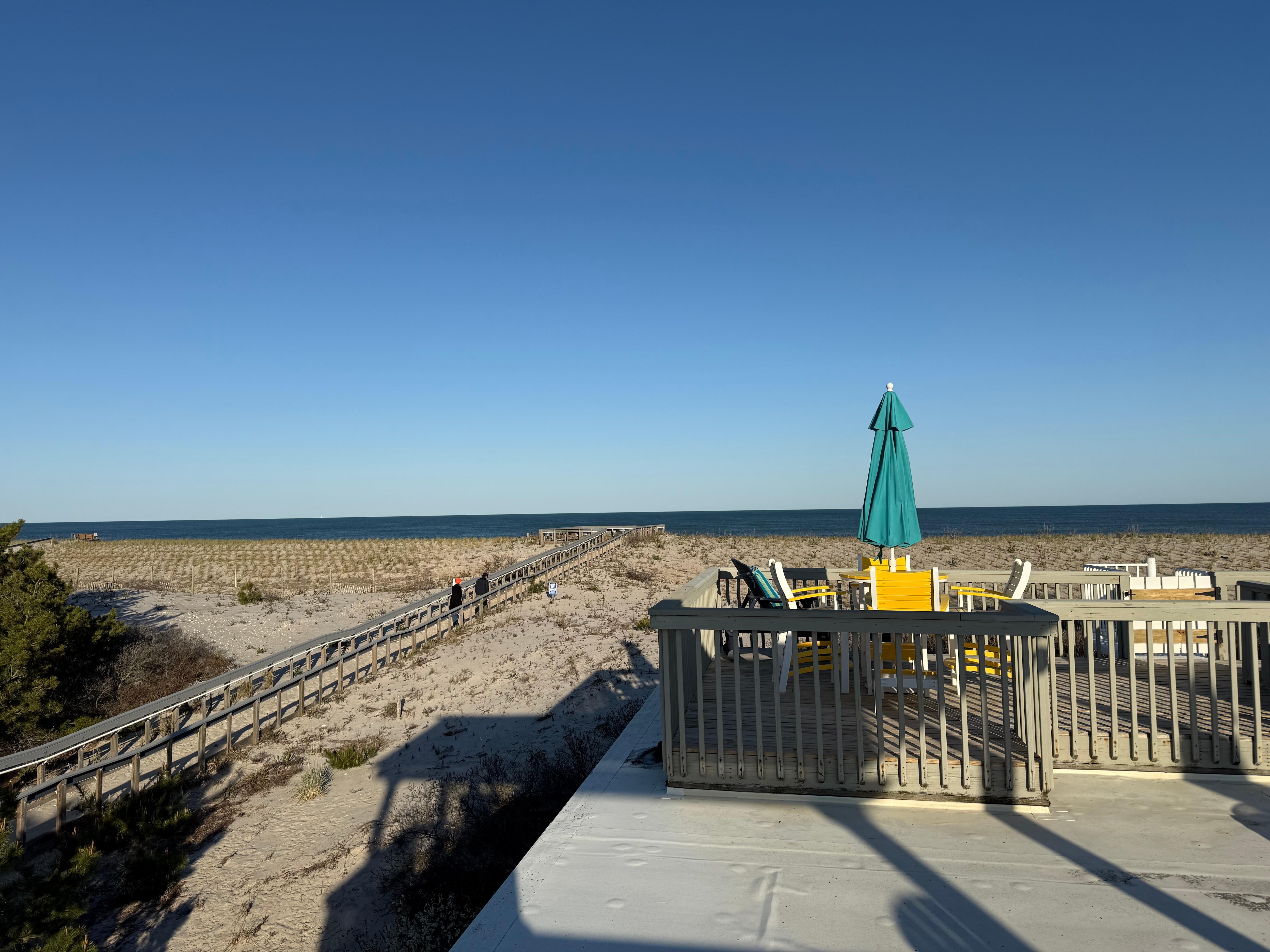 Another view of the roof top and the ramp to the beach 