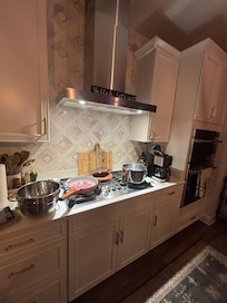 Excuse the mid-dinner cooking pic, but her kitchen was my happy place!