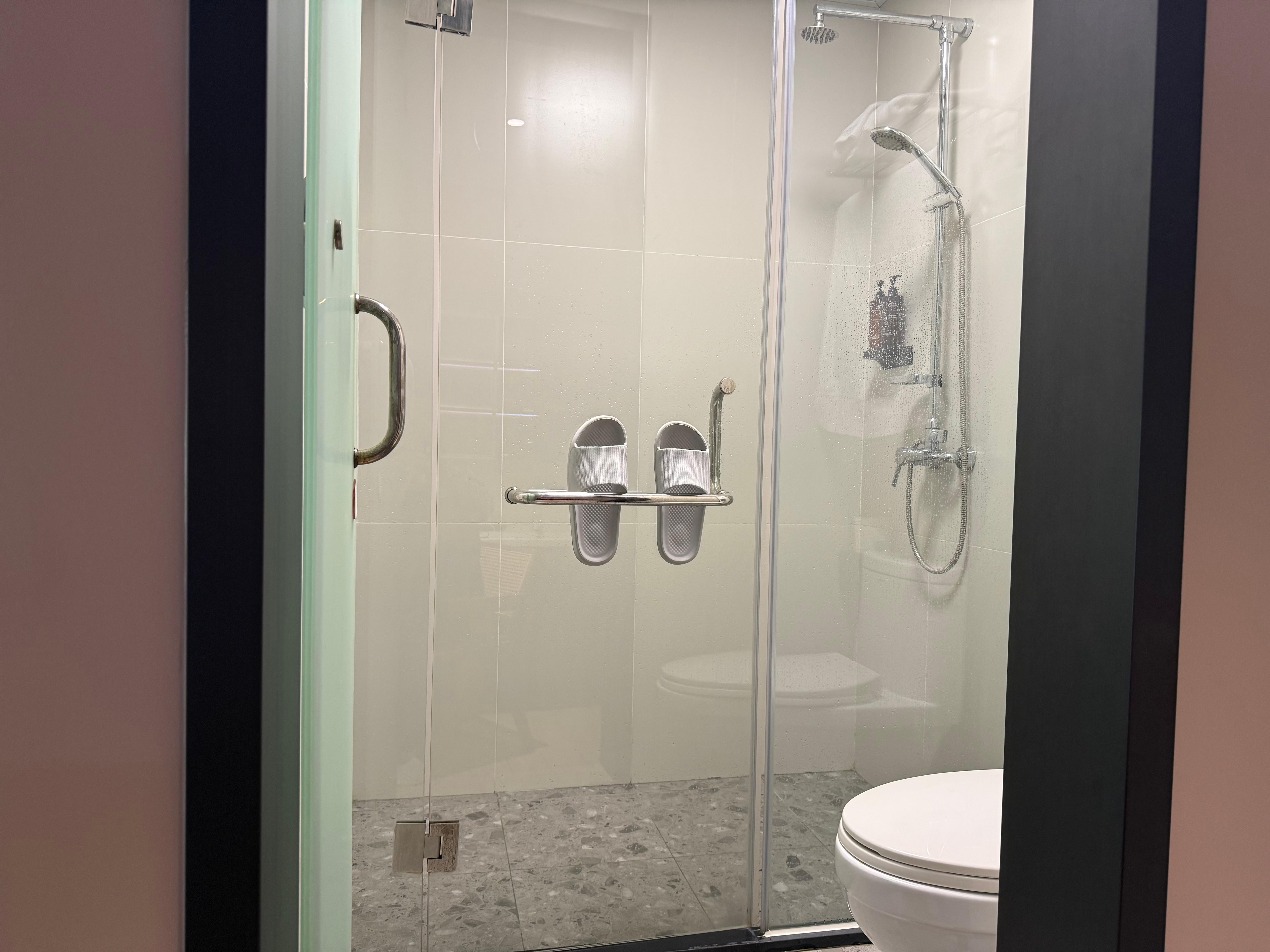 I like Chinese showers 