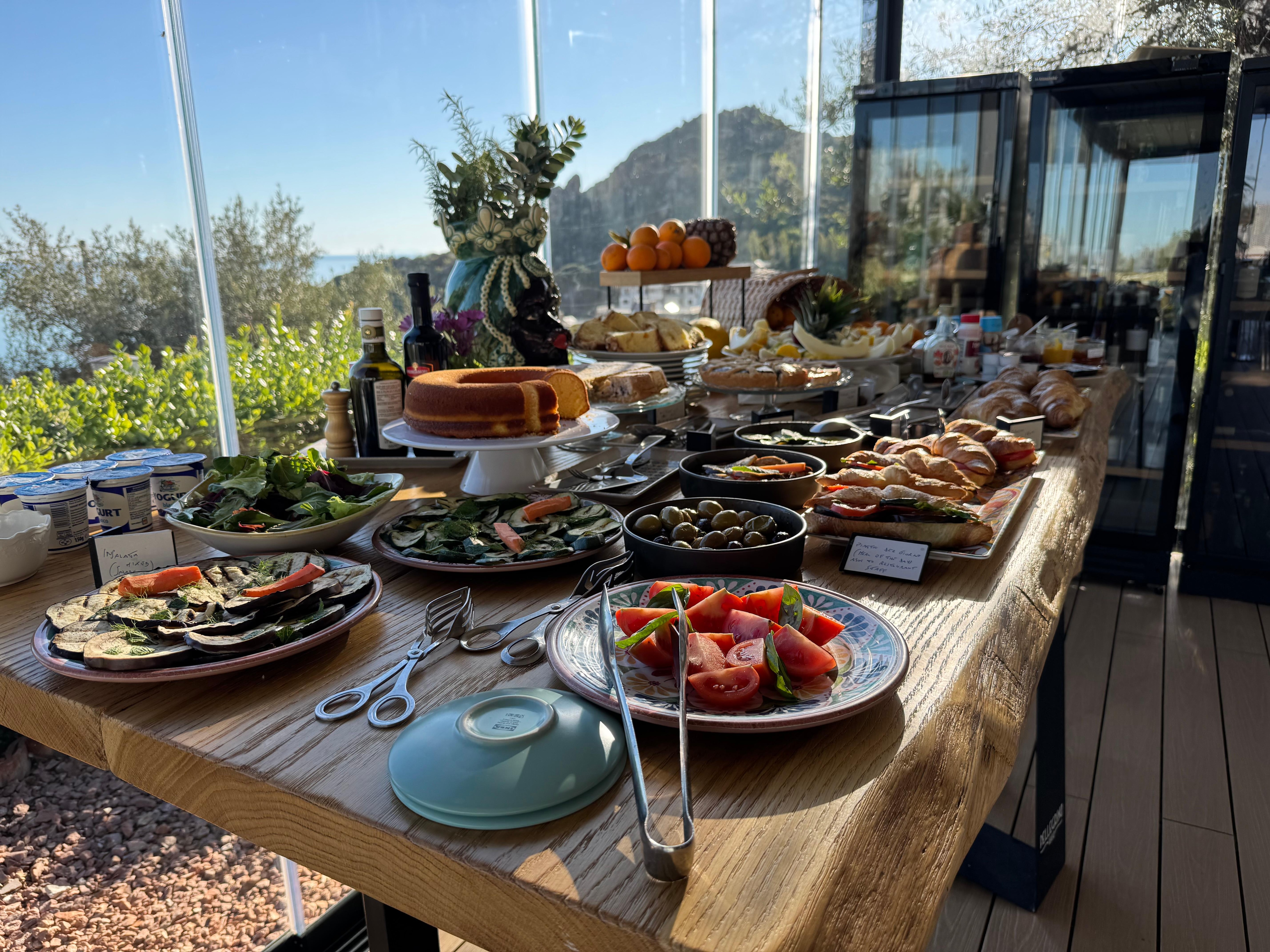 Amazing fresh breakfast. 