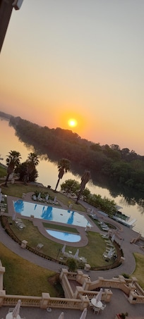 Sunrise on the Vaal