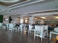 Plusieurs styles de fauteuils et canapés