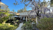 Le patio sous la glycine