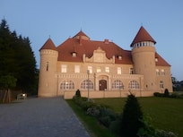 Schloss Stolpe bei einem schönen Abendspaziergang fußläufig zu erreichen.