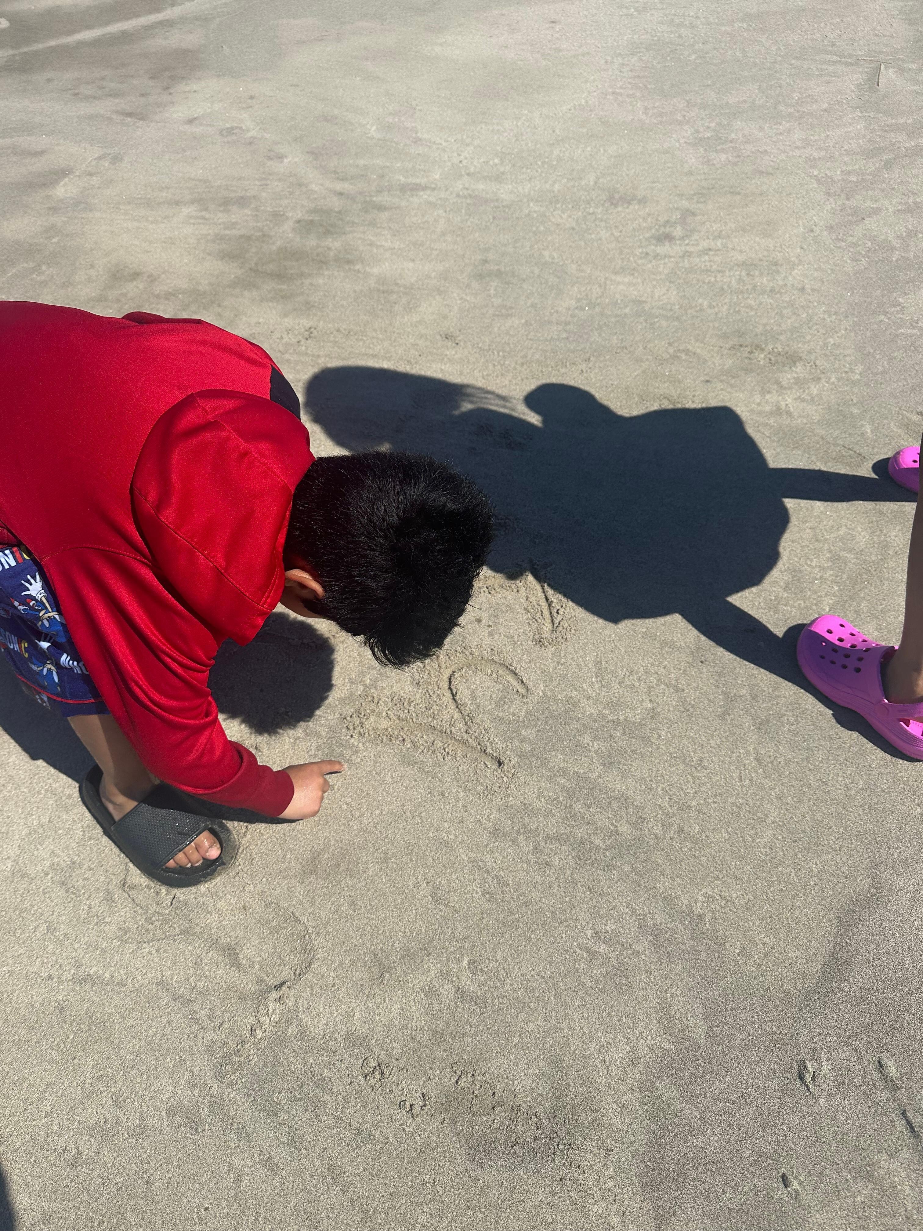 El mar está justo frente el hotel eso lo hace más cómodo ! En especial cuando tienes niños 🙌