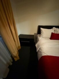 stand table, no outlet