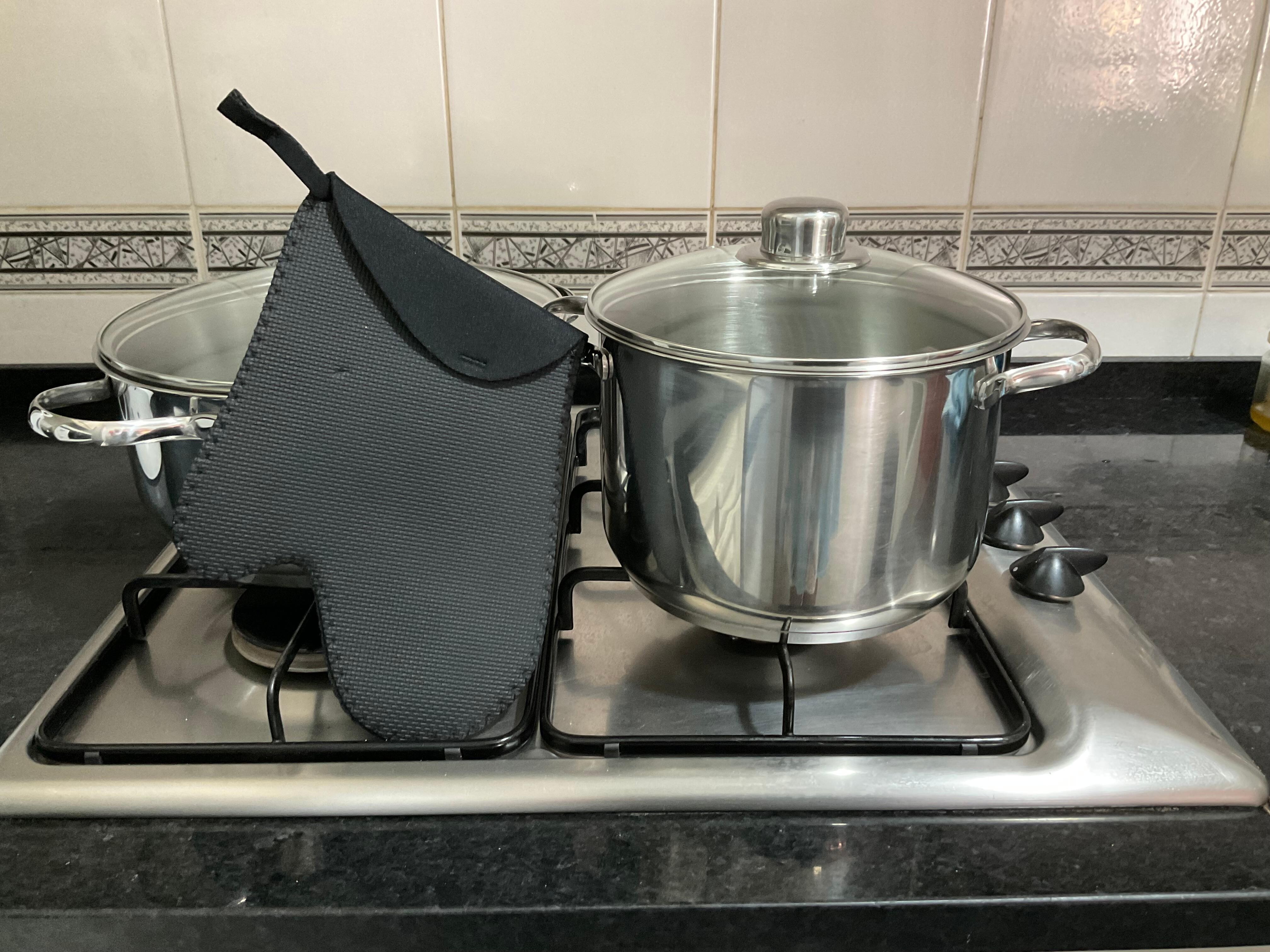 Only one oven glove to lift heavy casseroles (lucky we bring our own) - only one small saucepan with long handle