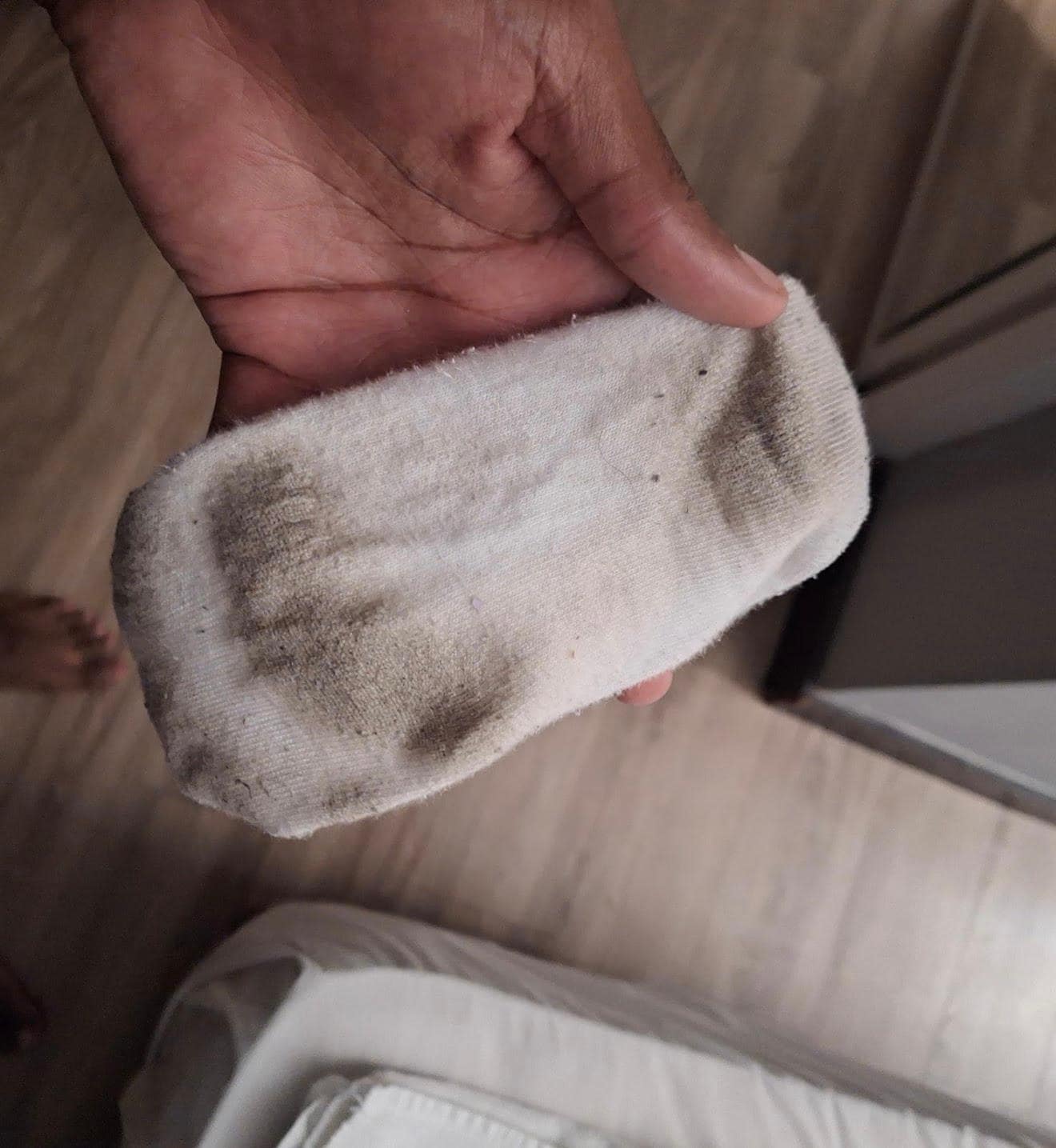 Quarto totalmente sujo. 