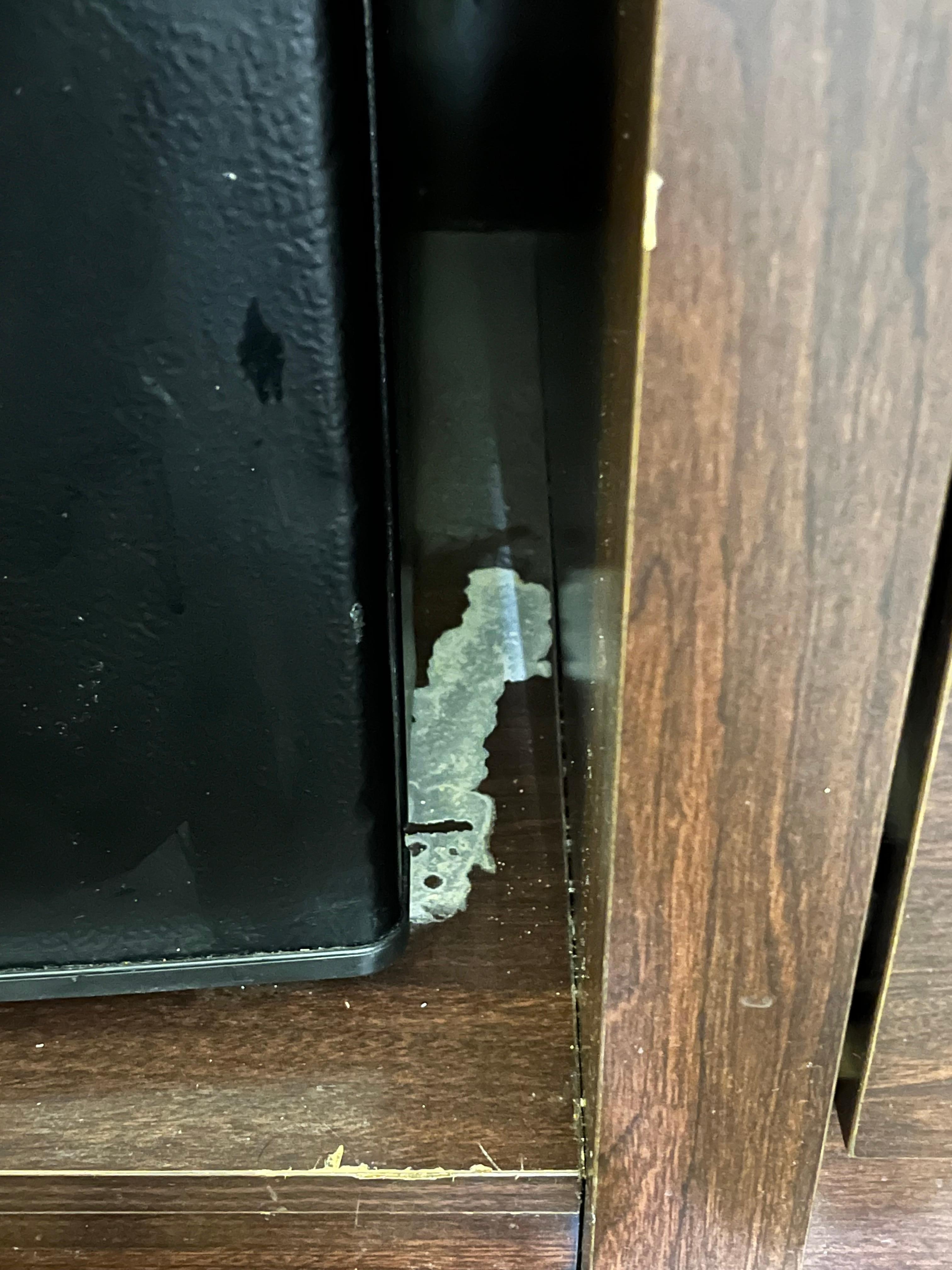 Side of refrigerator 