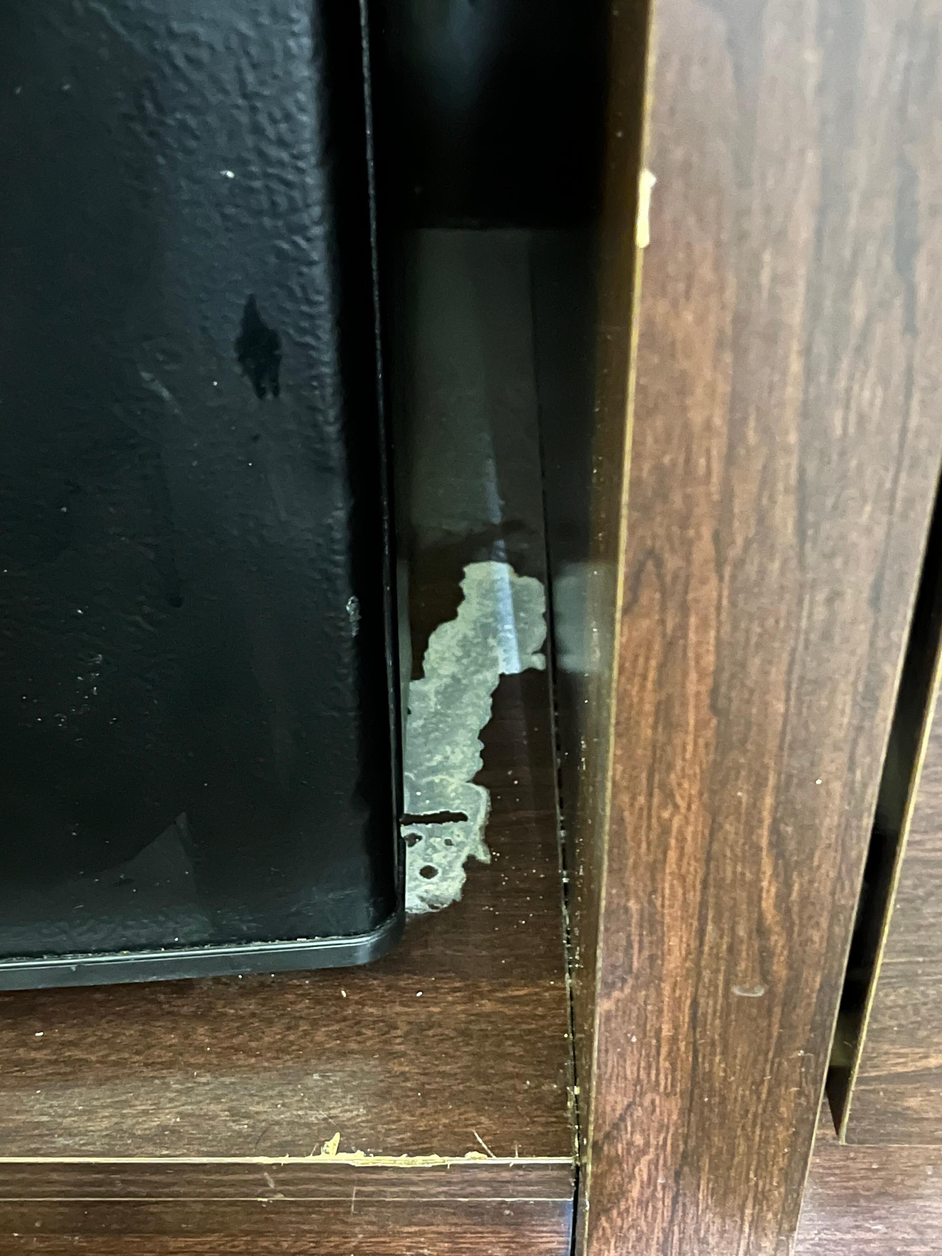 Side of refrigerator 