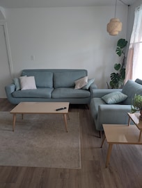 Very clean and comfortable. Love the colors.