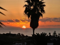 Blick von der vorderen Terrasse auf den Sonnenuntergang