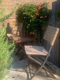 Cozy seating in bakyard