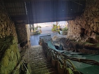 saída por trás, e acesso "restaurante"