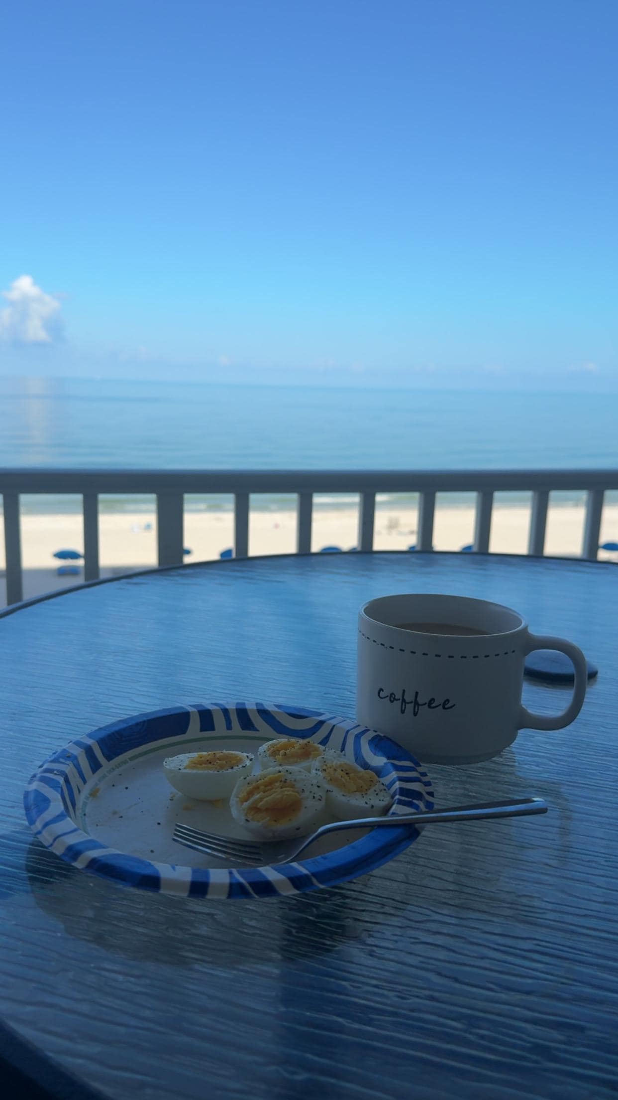 Relaxing breakfast on the balcony. 