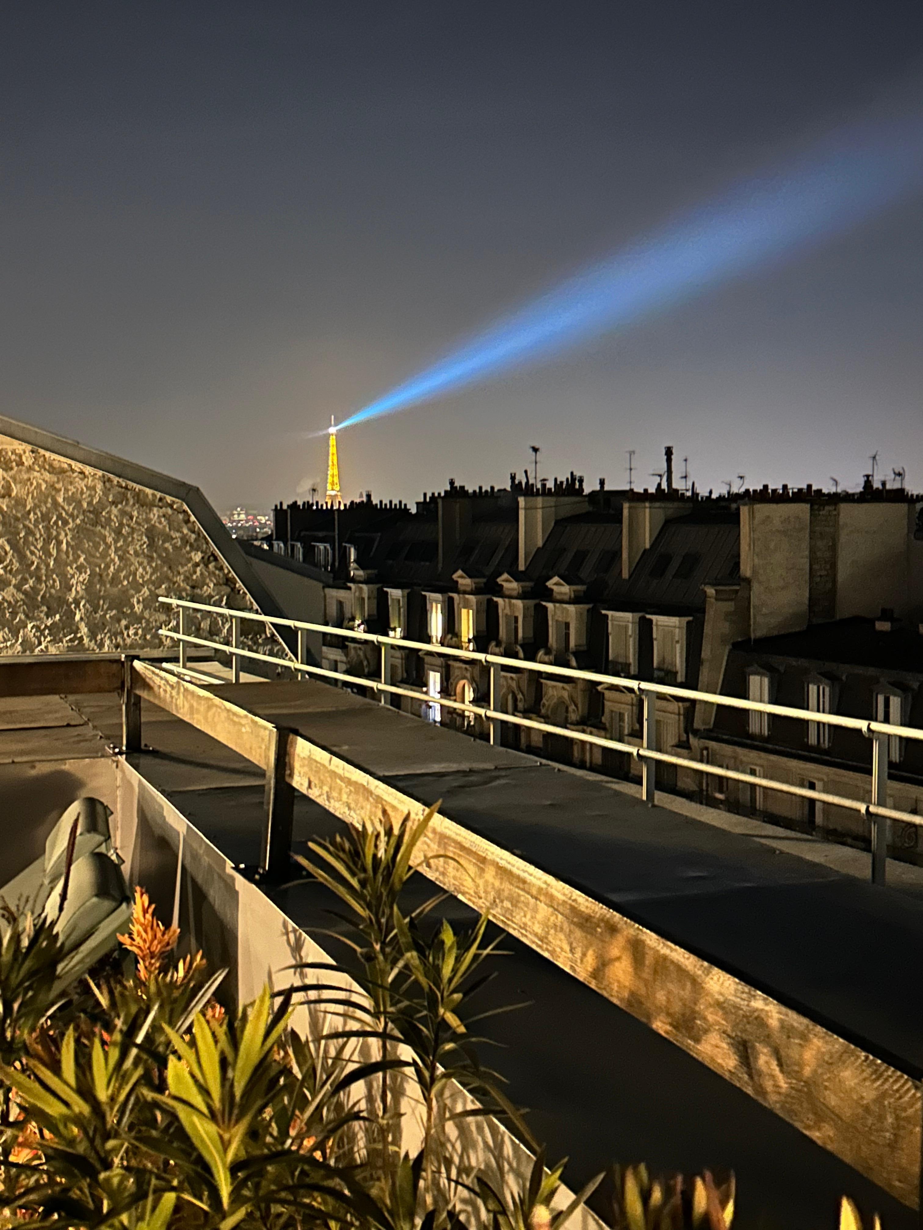 La vue de la terrase au 8e