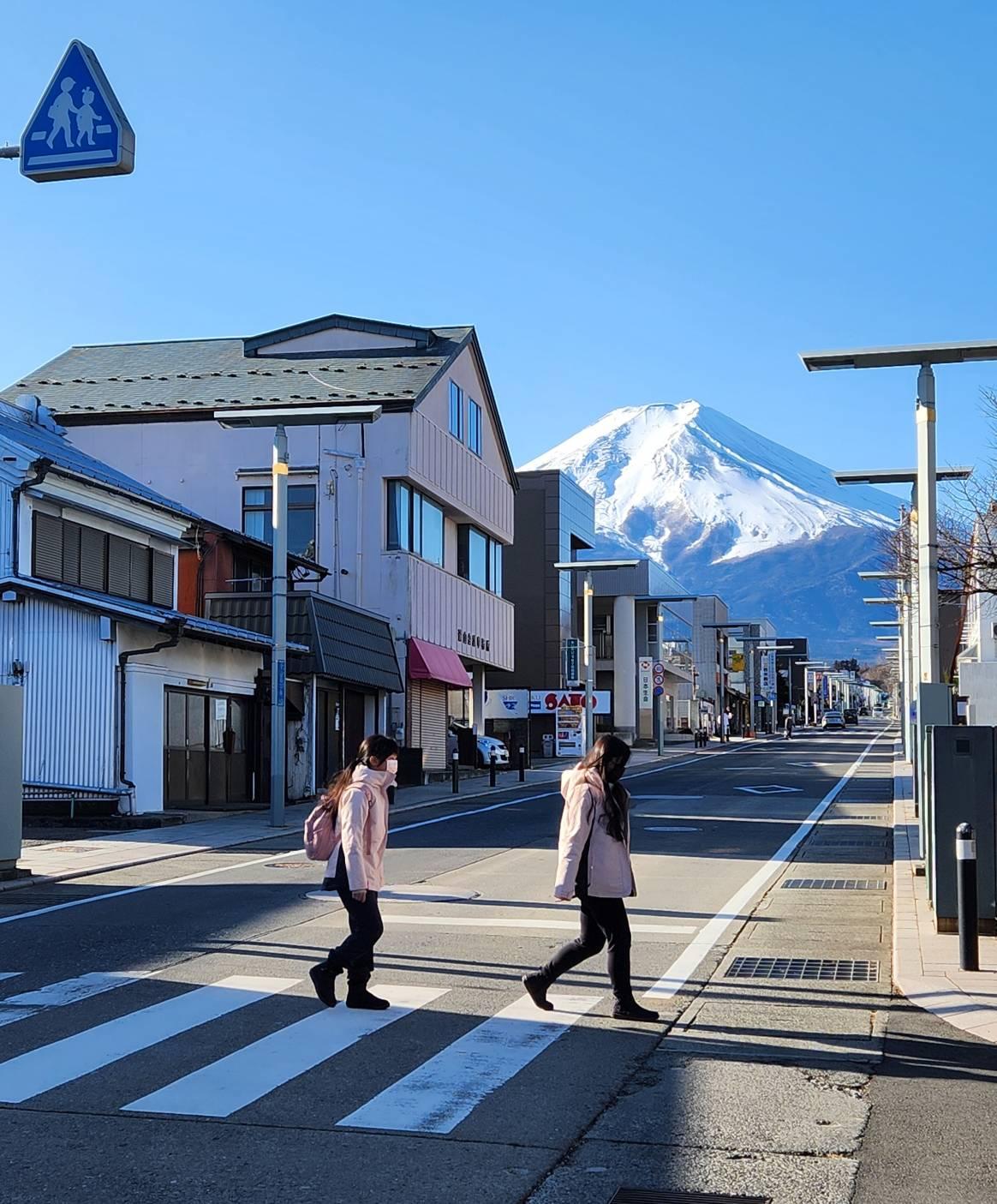 民宿外就可看到富士山