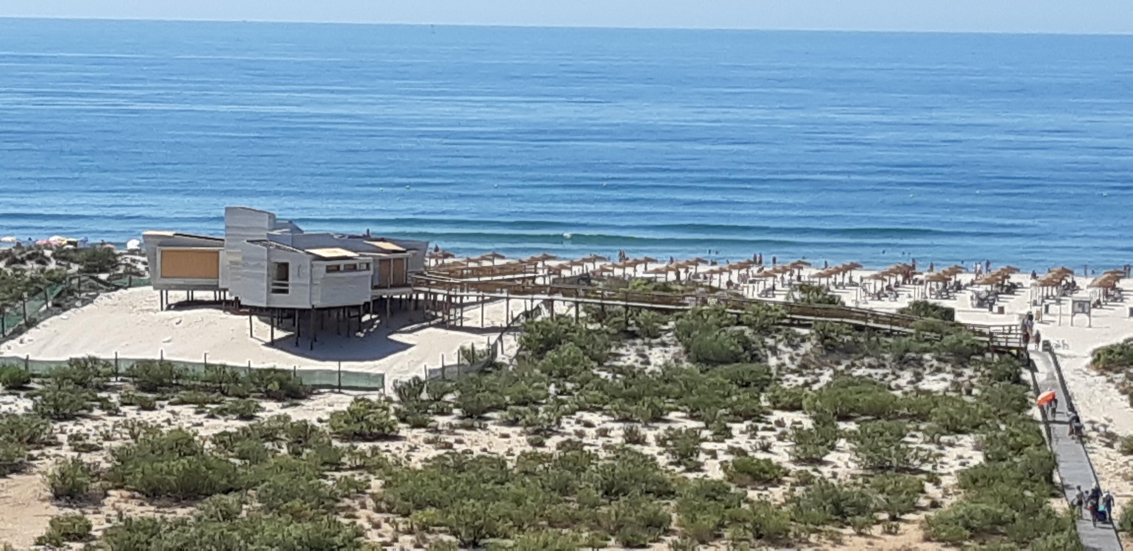 Acesso à praia muito bom