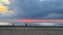 Fra solnedgangen på stranden ved hotellet