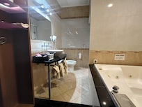 the bathroom without door, please consider if you travel with friends