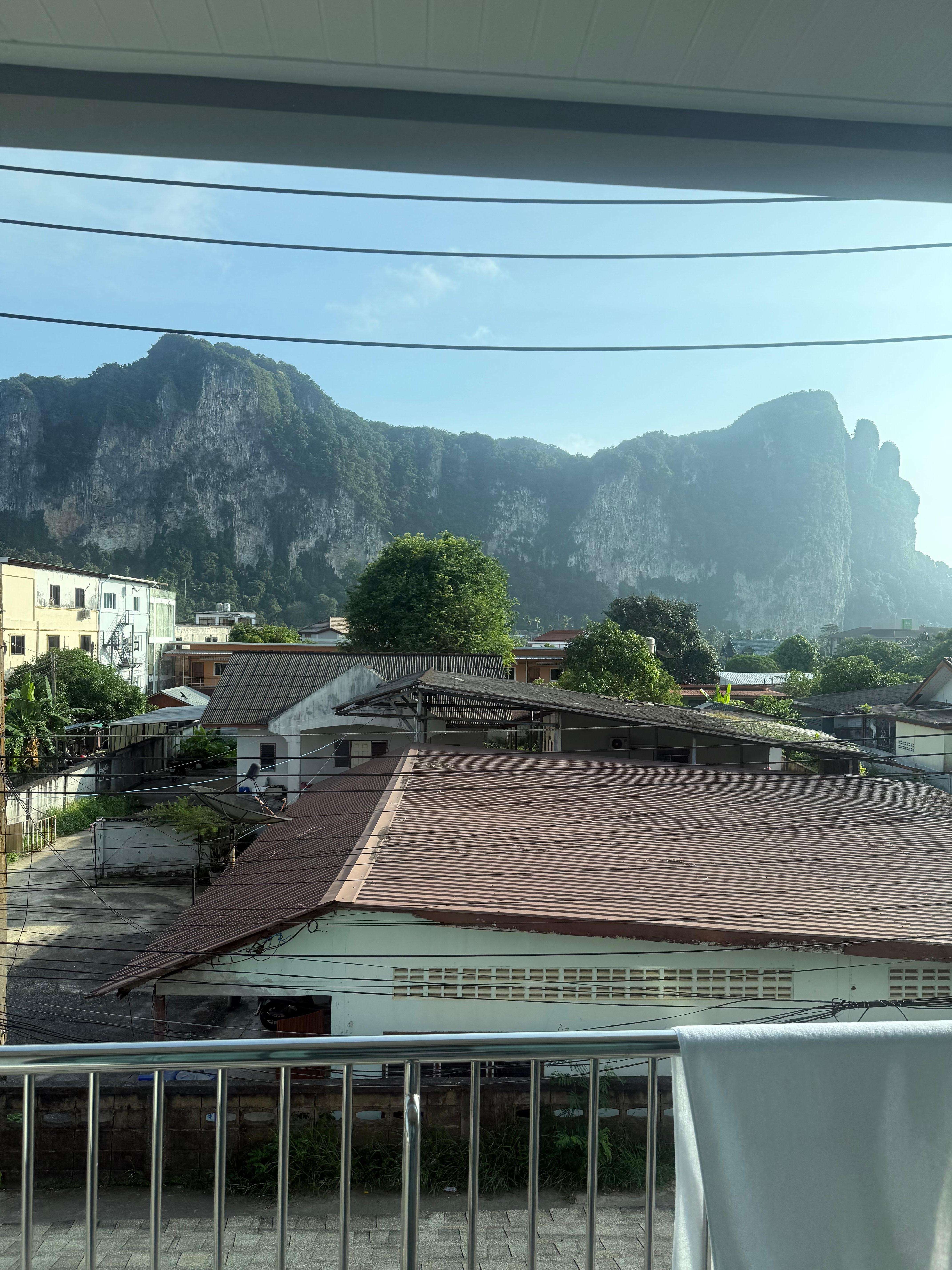 Vue sur la vallée depuis le balcon de la chambre 