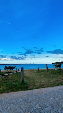 Frente ao mar de Camburi