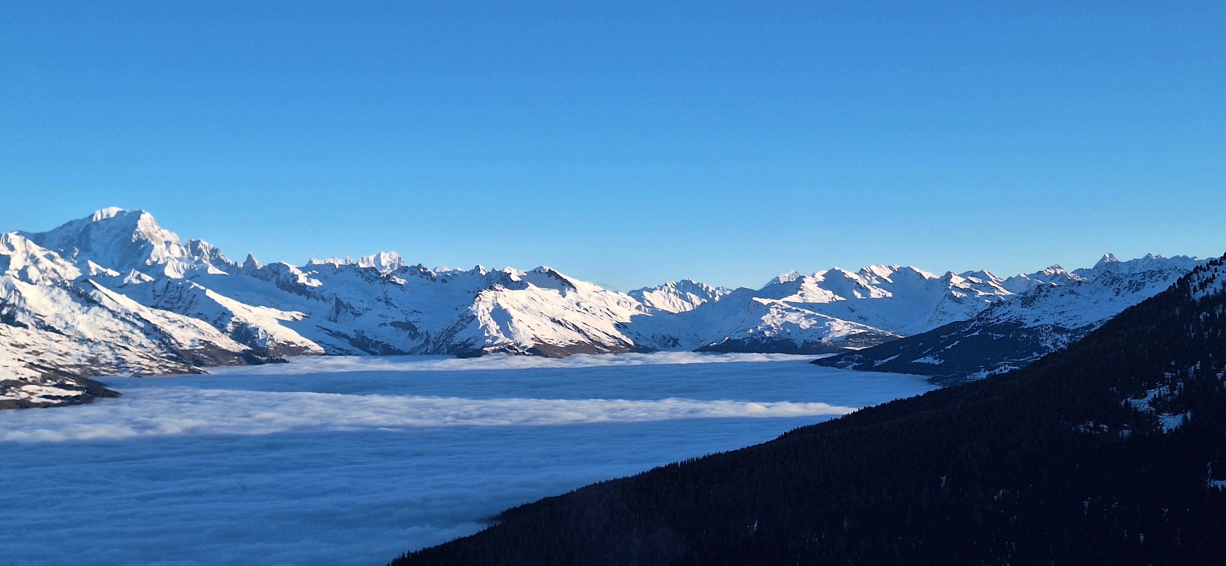 Vue sur le Mont-Blanc du balcon.