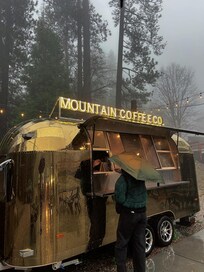 A coffee shop was located about 4 minutes from the property, making it easy to grab coffee without having to travel far especially because of the weather.