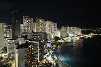 部屋のバルコニーからの夜景