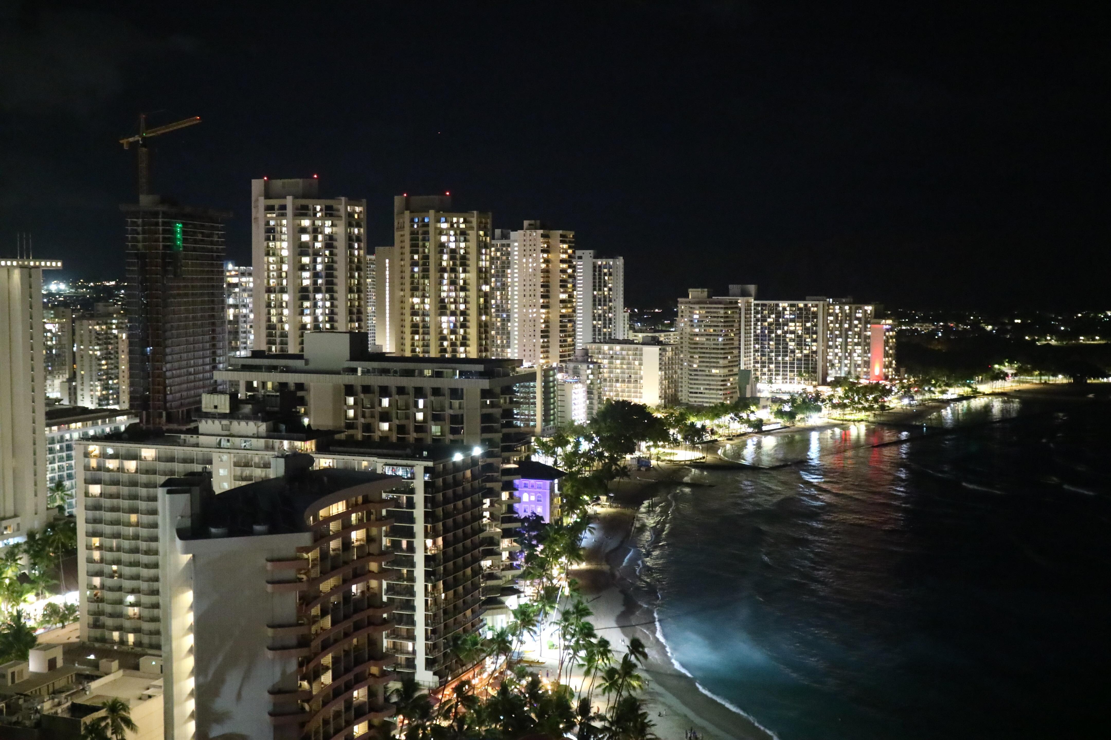 部屋のバルコニーからの夜景