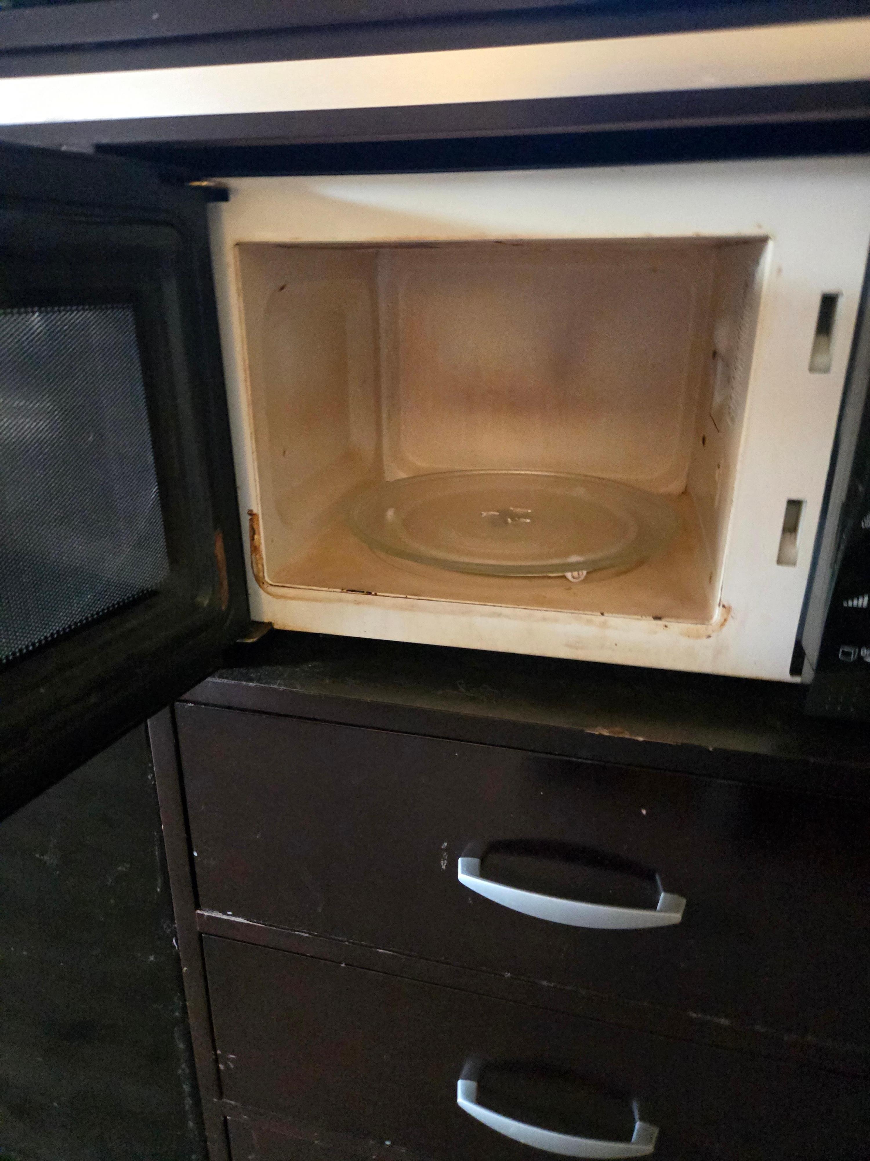 Would you put your food in that????