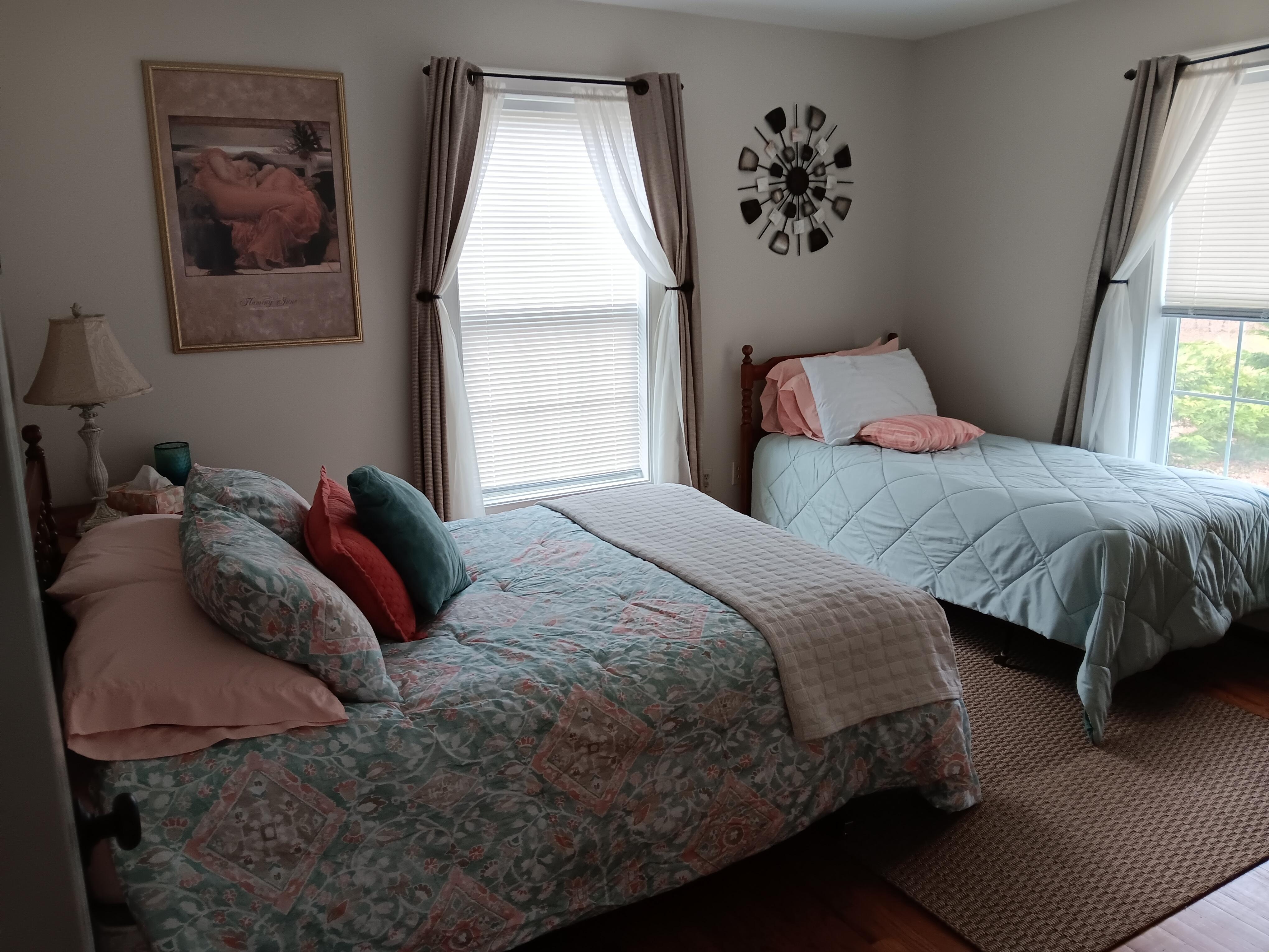 2nd bedroom 1 Full, 1 Twin