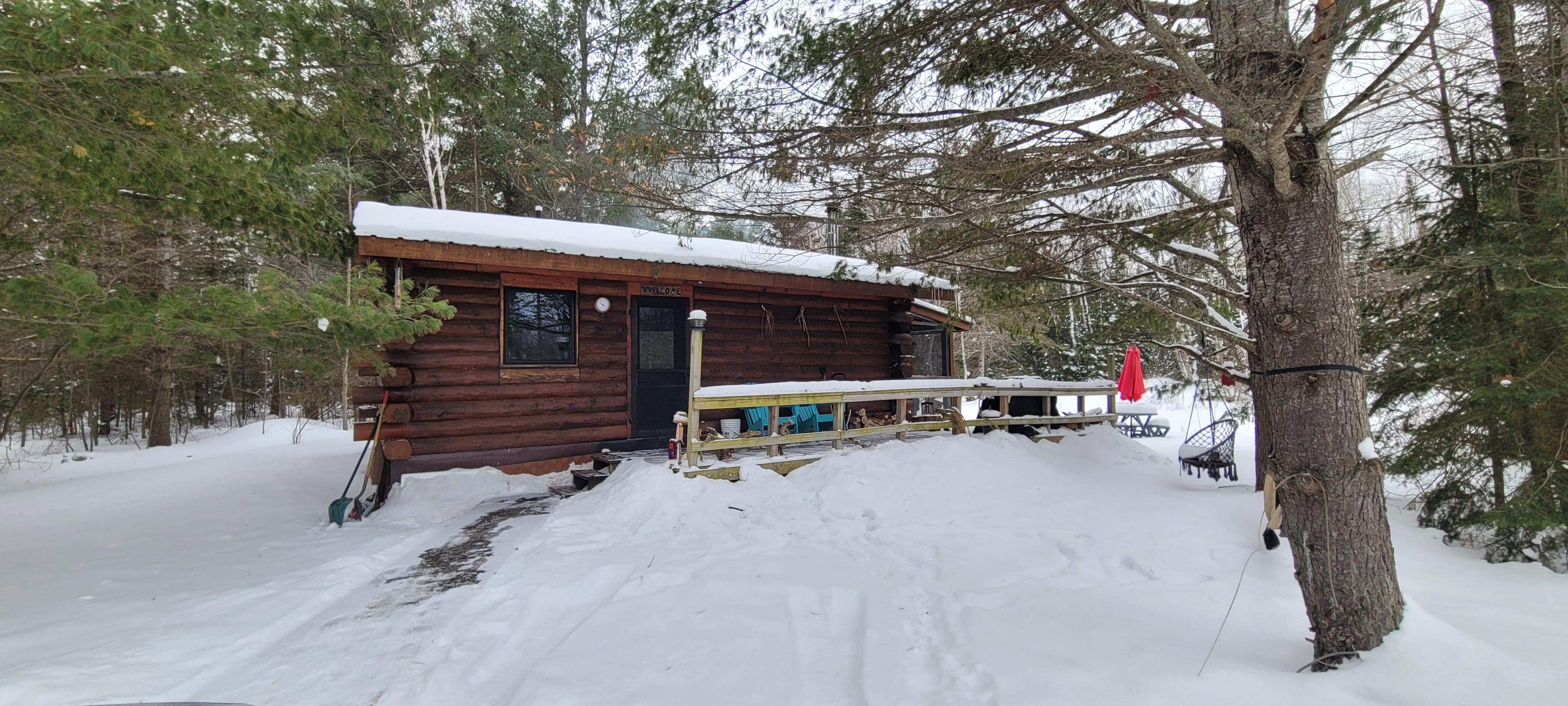 Stunning cabin in the perfect location. Awesome cross between rustic and modern