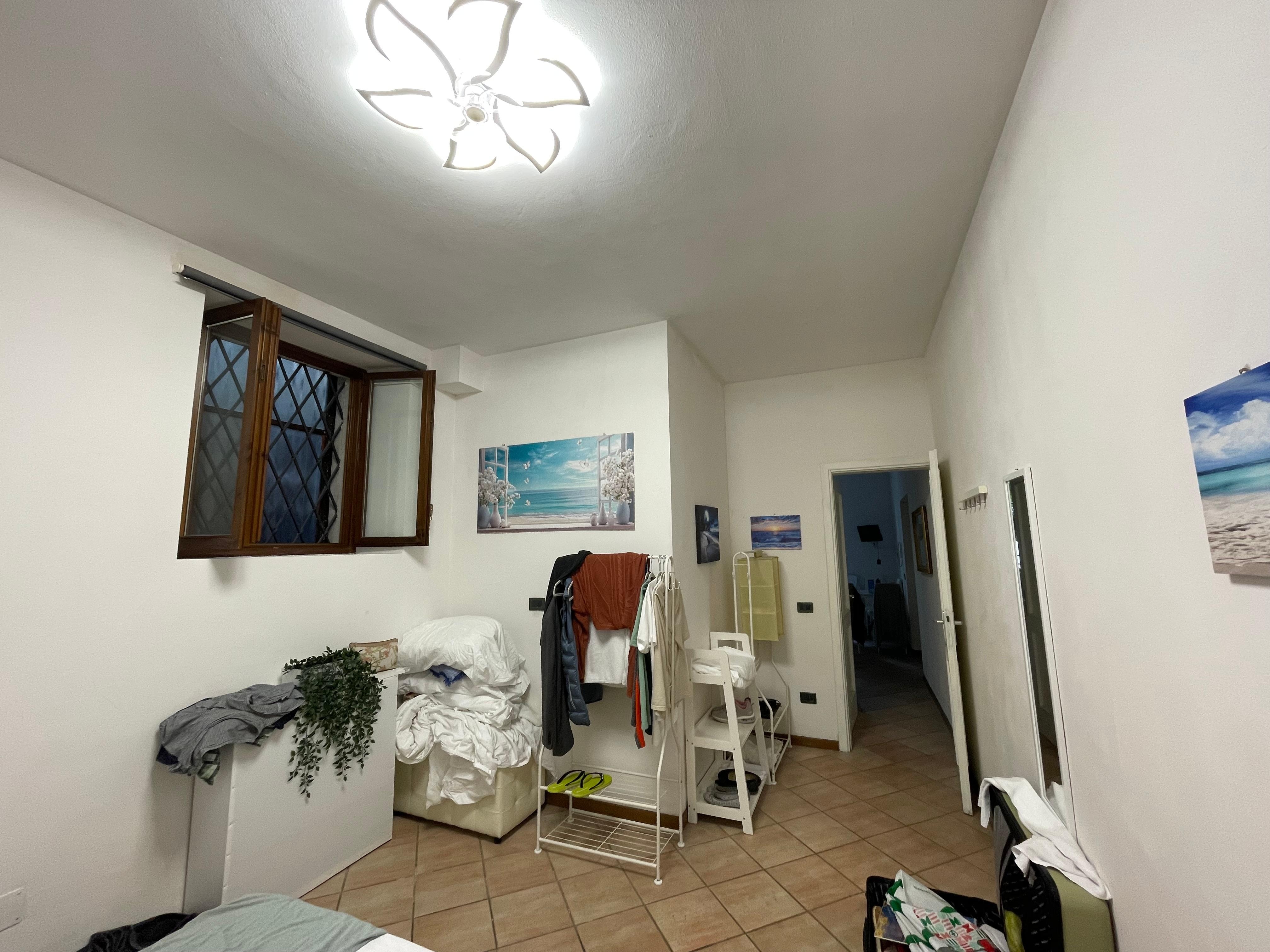 Überblick über die Lüftungssituation im Schlafzimmer - keine. Durchlüftung.