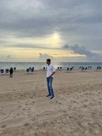 Beach within walking distance with private access for guests (includes towels and lounge chairs with room key.