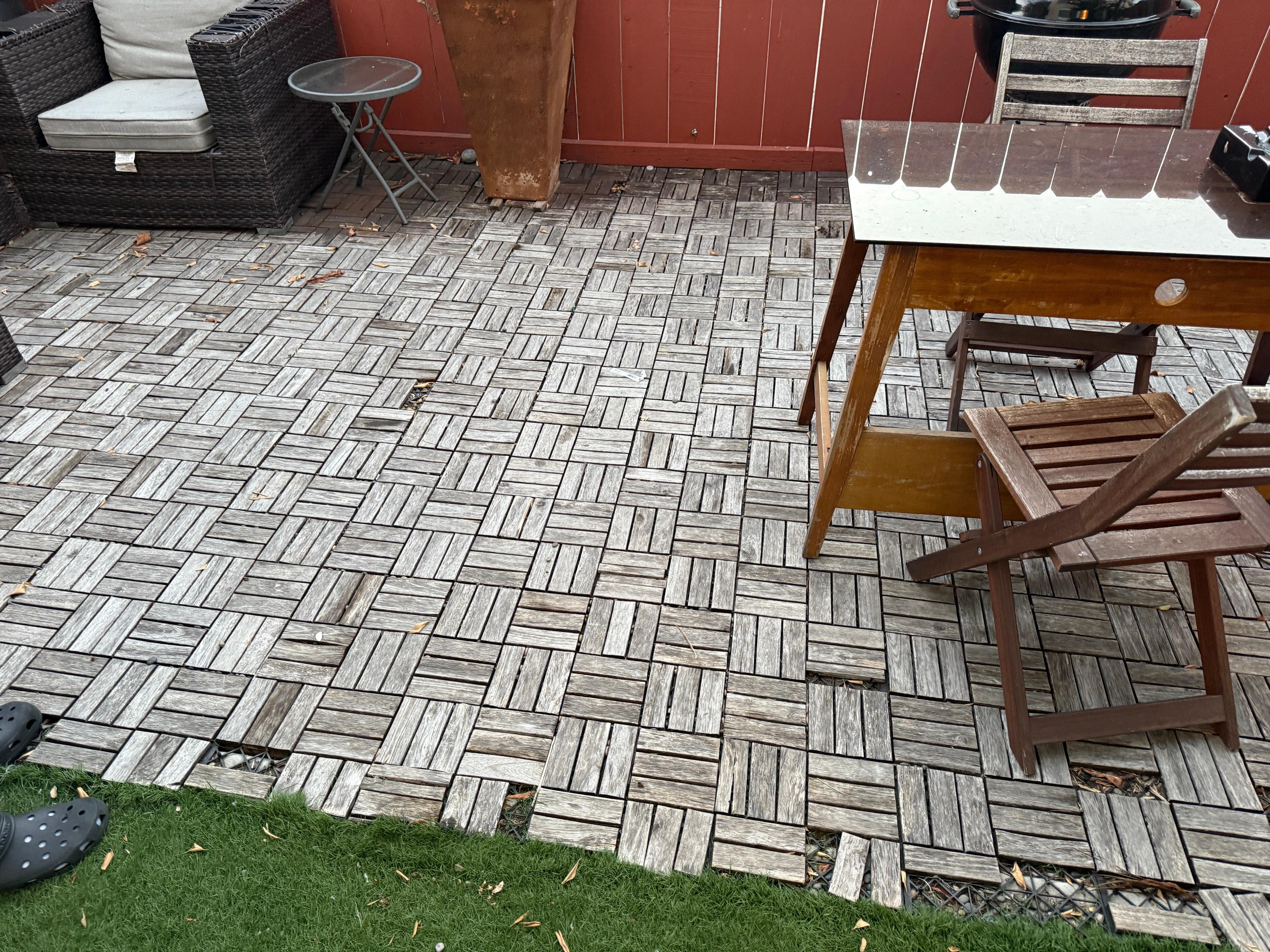 The photos posted must be several years old 