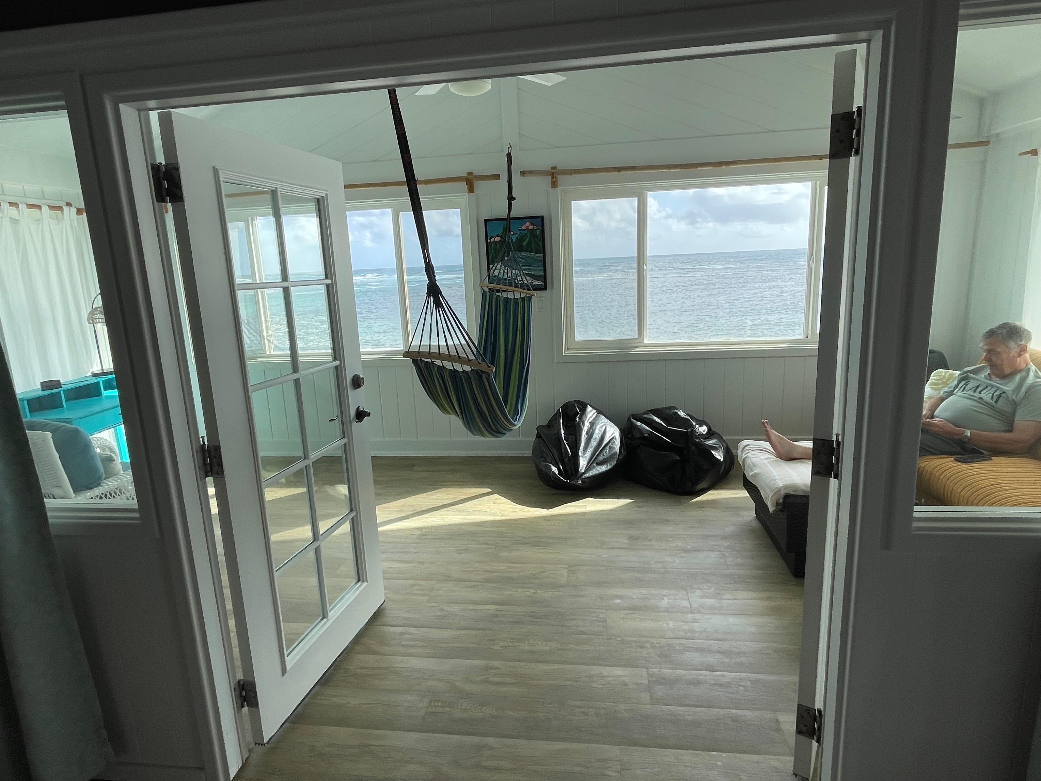 Adjoining sunroom / sitting room 