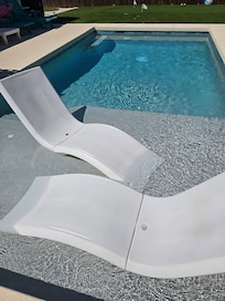 Chairs were movable. The sunshelf was awesome.