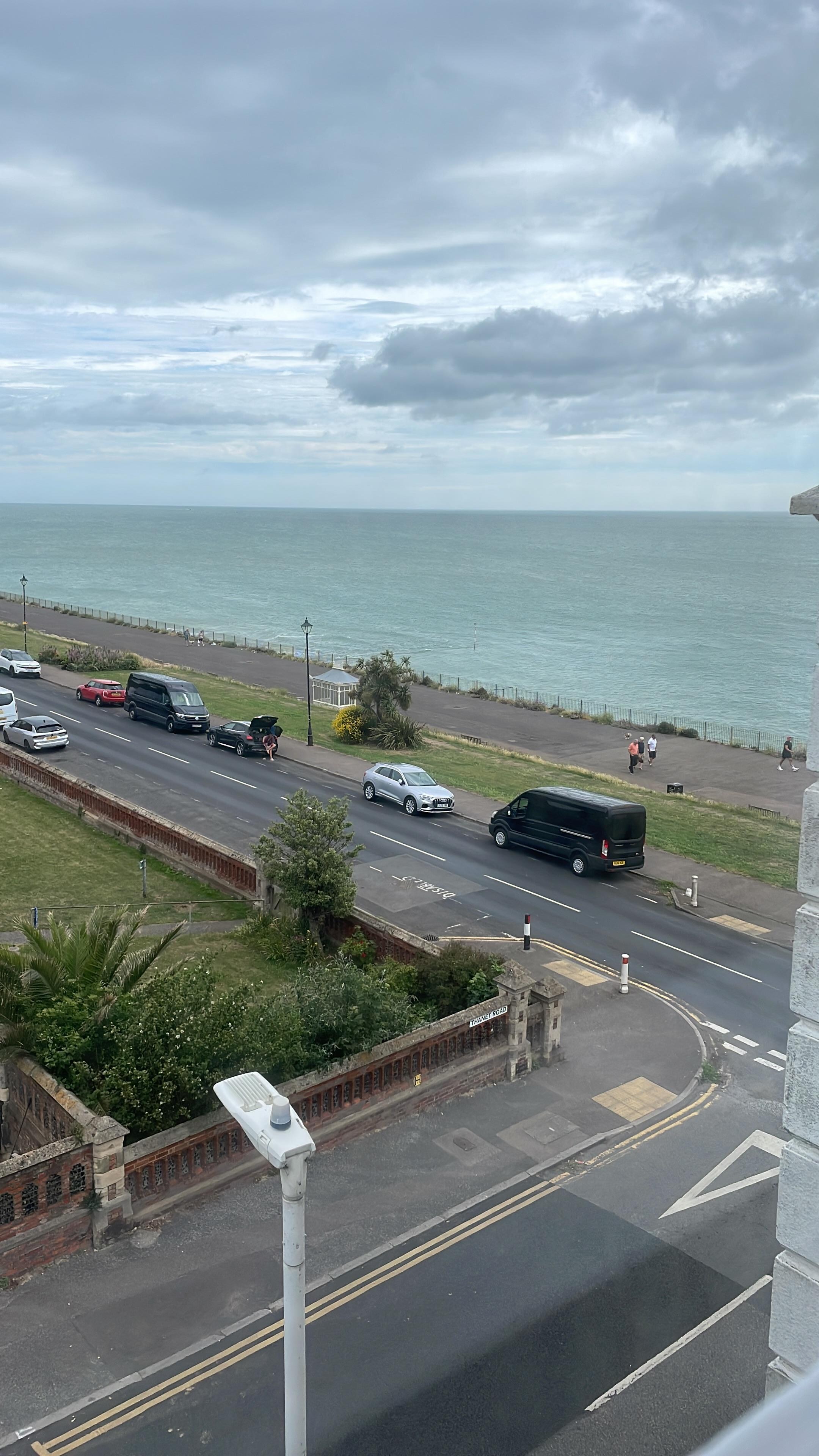 View of Ramsgate prom from a side room on the third floor. The car park was behind us and was noisy early mornings. Great to have a small view of the sea. Price of room was normal for holiday glad for the discounted price with Expedia. 