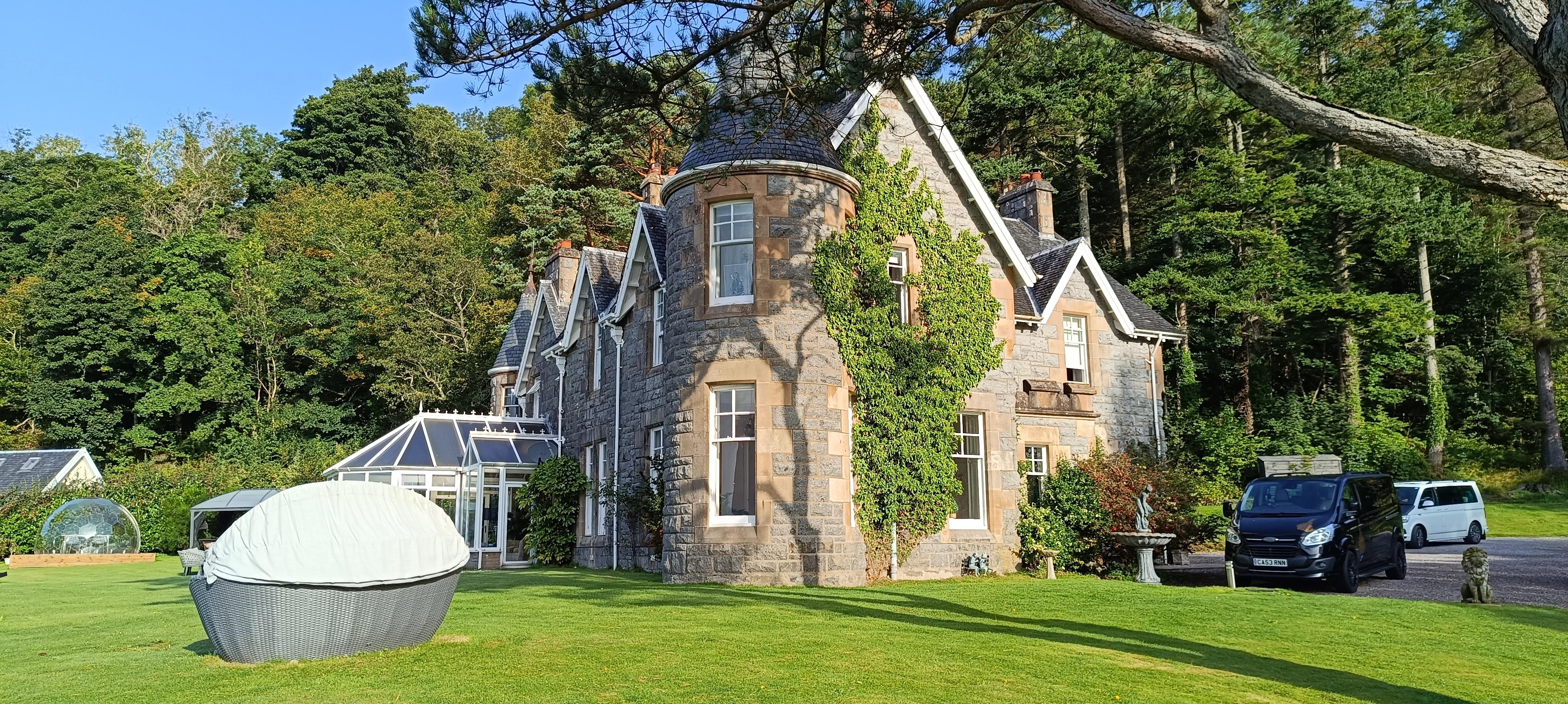 Manoir splendide très bien situé sur le Loch qui invite à la rêverie 