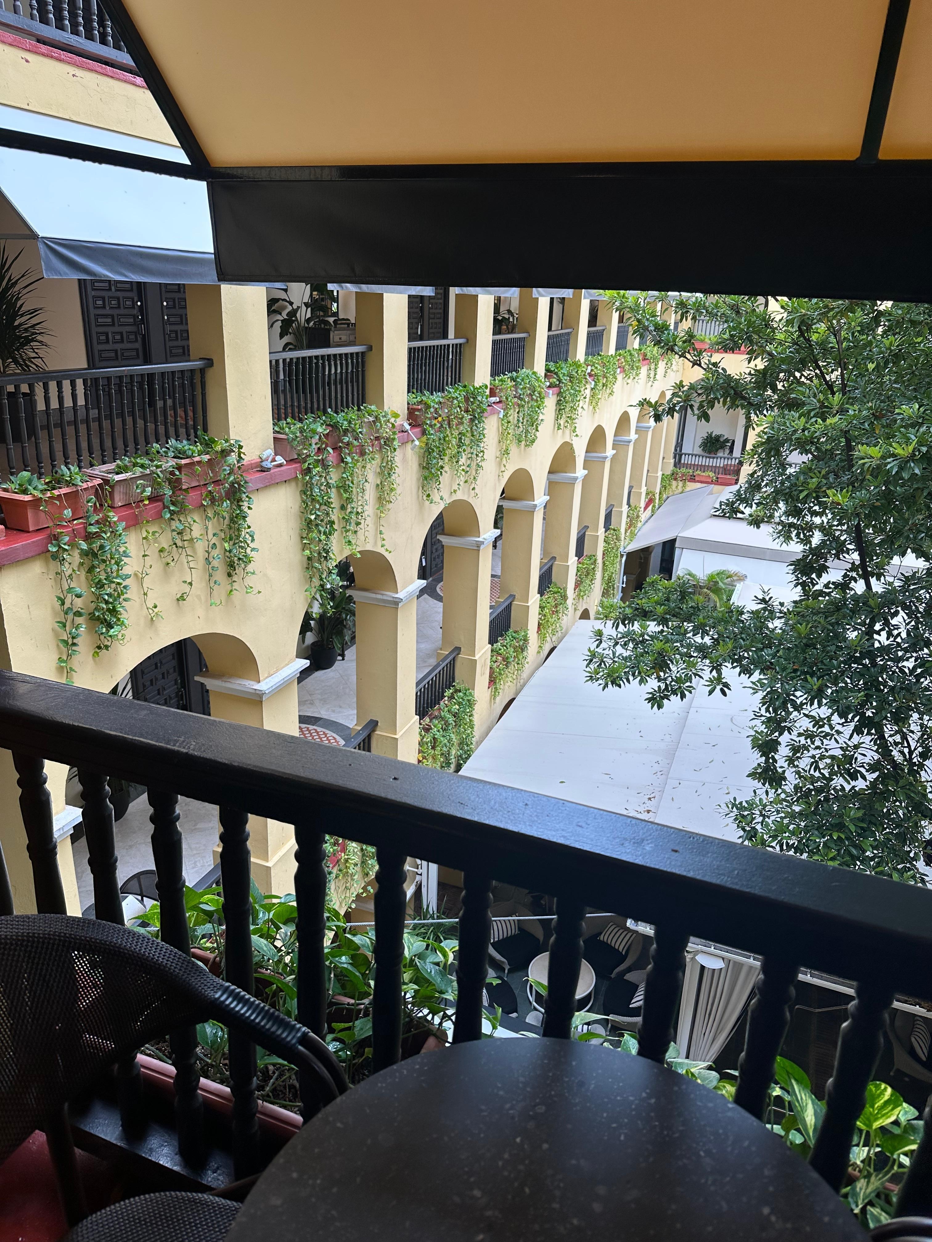 Area where coffee and wine was served
( complementary)