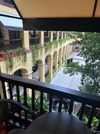 Area where coffee and wine was served
( complementary)