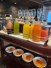 Mimosa bar at Mi Carisi