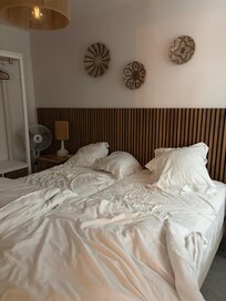 Dirty linens not refreshed.