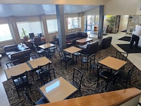 Breakfast area & lobby